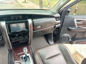 Xe Toyota Fortuner 2.7V 4x2 AT 2017
